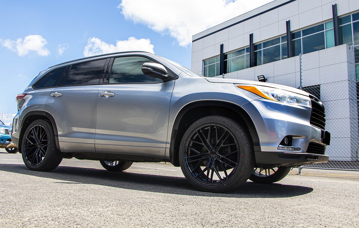 Toyota Highlander on BGW Prost