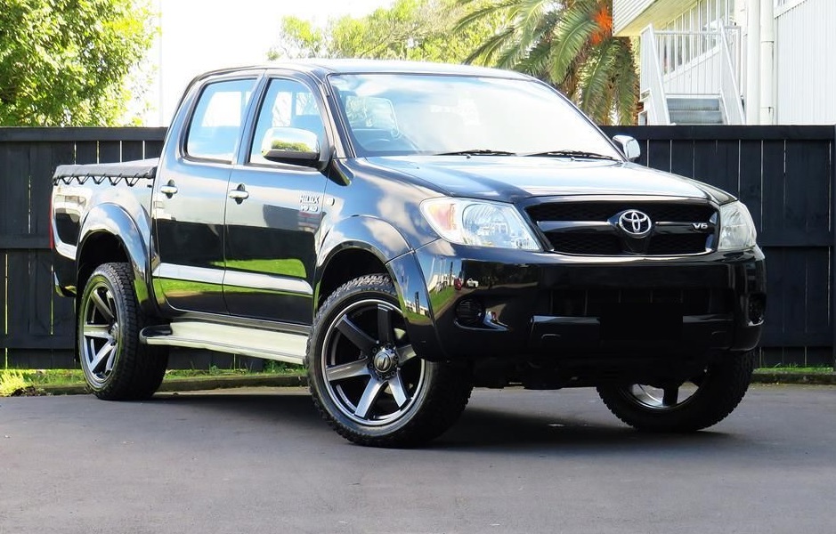 Toyota Hilux SR5 (2005) on BGW Beast