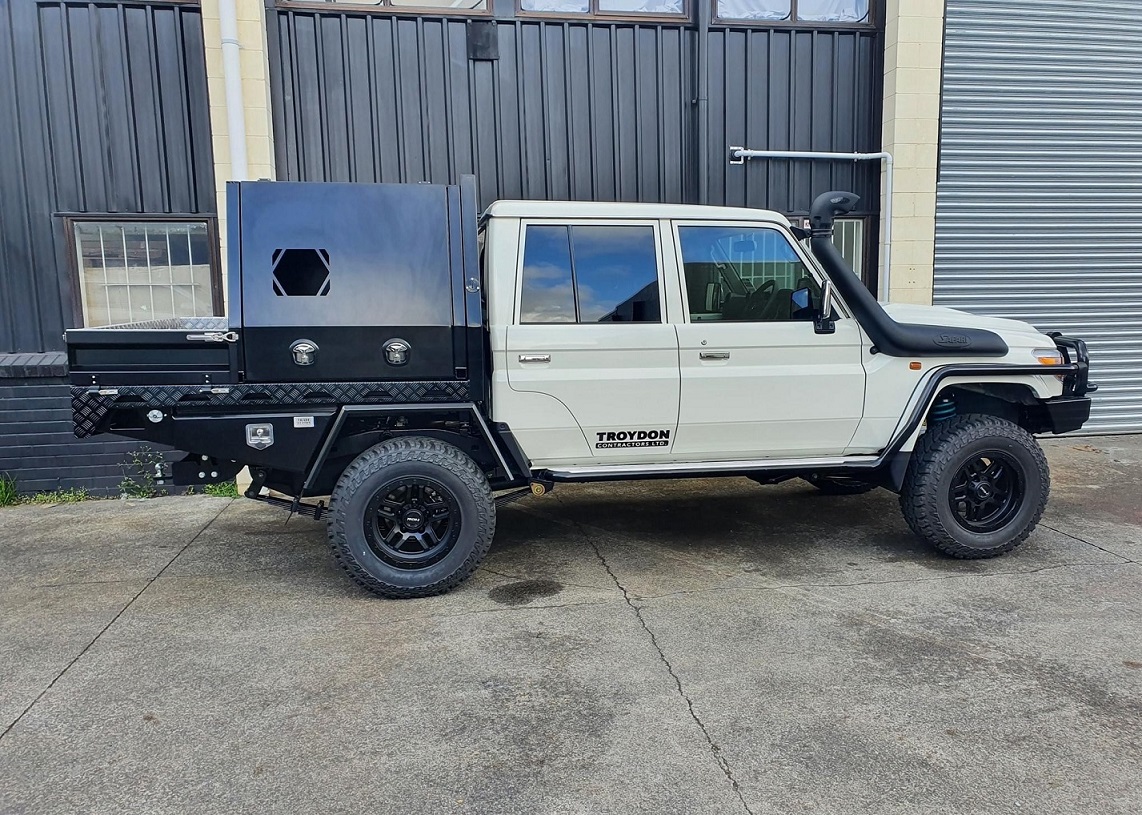 Toyota Land Cruiser 79 Series on ROH Hammer