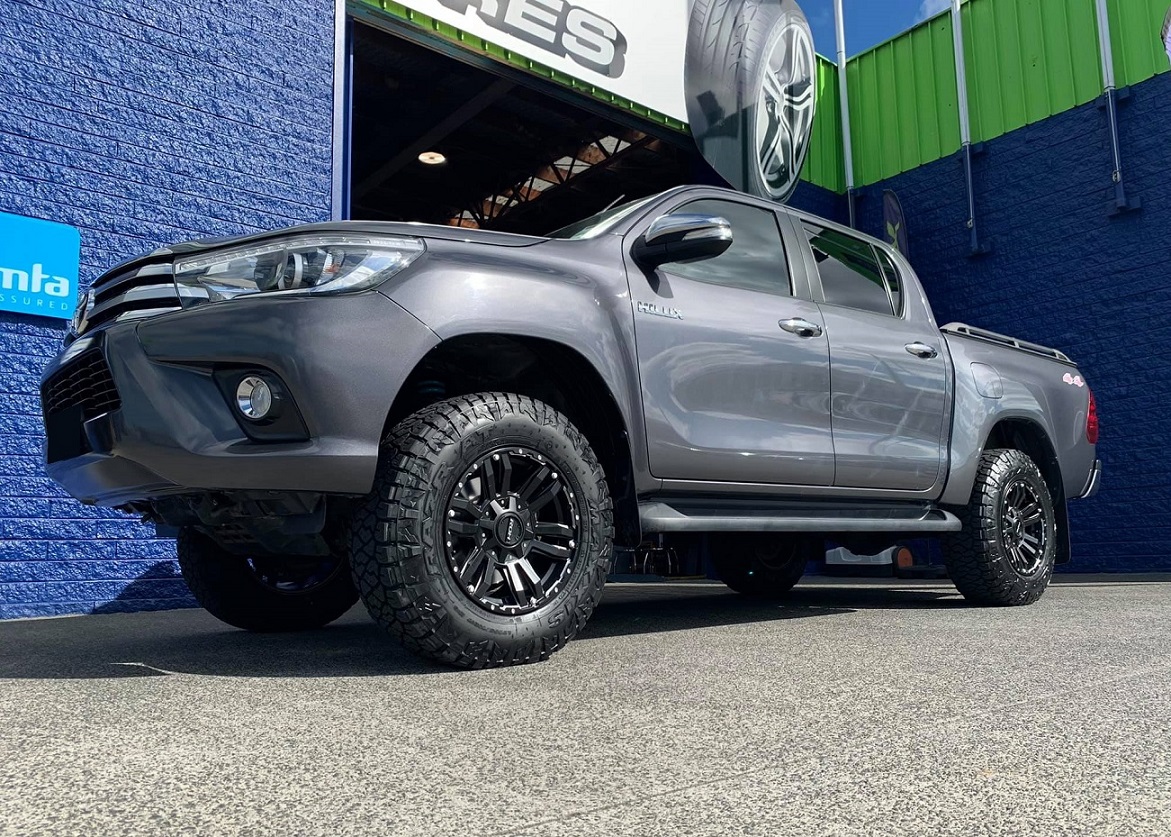 Toyota Hilux SR5 (2017) on ROH Vapour