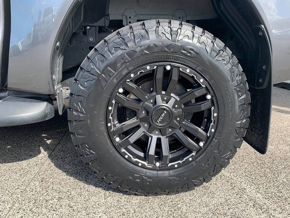 Toyota Hilux SR5 (2017) on ROH Vapour