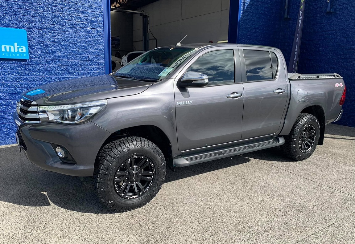 Toyota Hilux SR5 (2017) on ROH Vapour