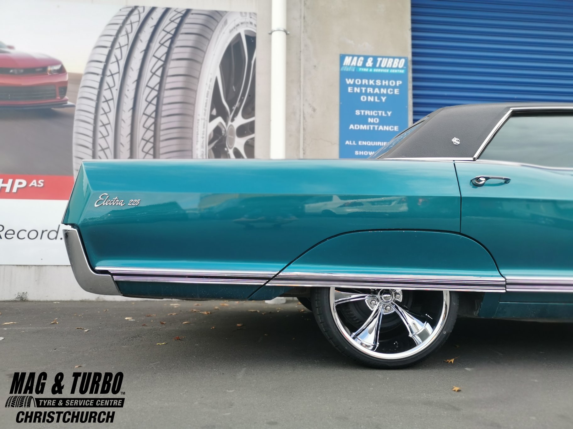 Buick Electra (1966) on Ridler R695
