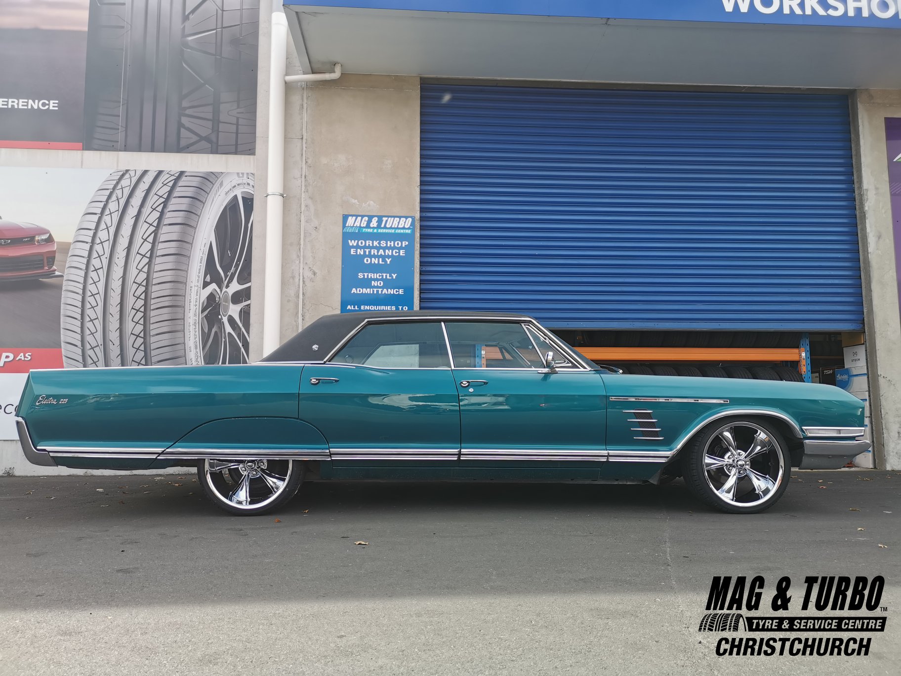 Buick Electra (1966) on Ridler R695