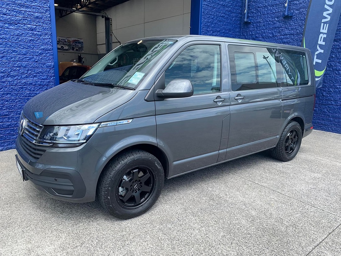 VW Multivan on 17 inch ROH Torque