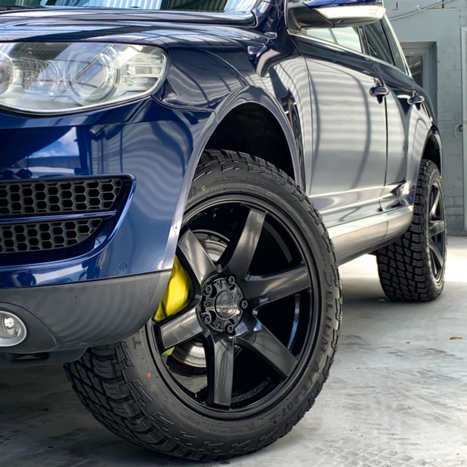 Volkswagen Touareg (2010) on BGW Beast