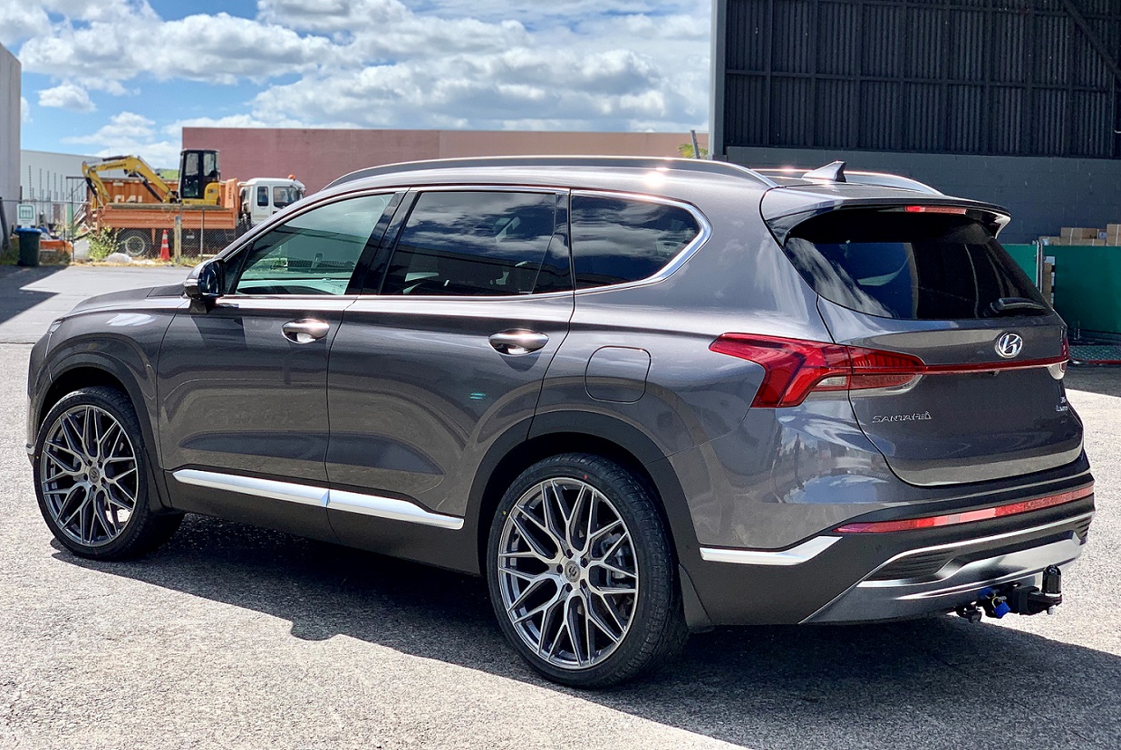 Hyundai Santa Fe (2021) on 22 inch Covert CV1