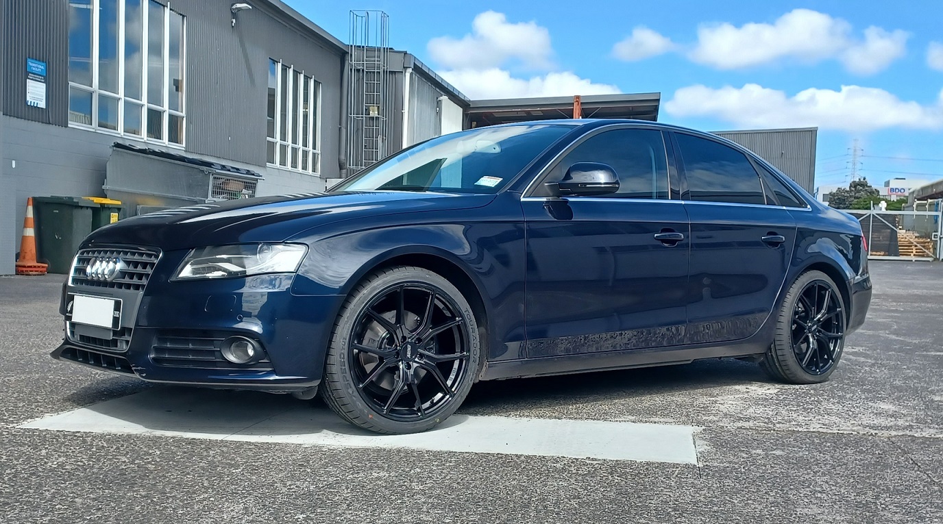 Audi A4 (2009) on BGW Compton