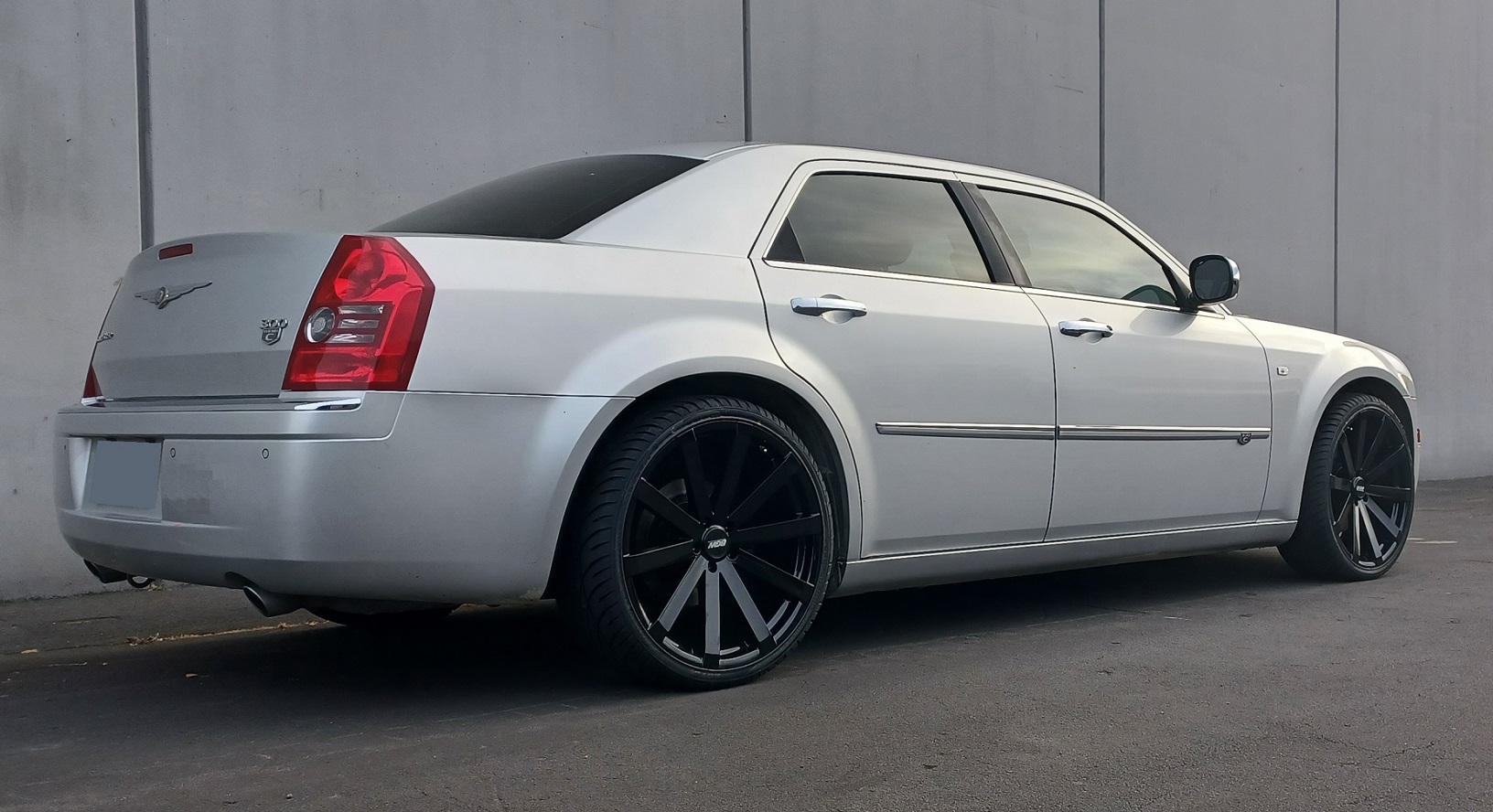 Chrysler 300C on BGW VM12