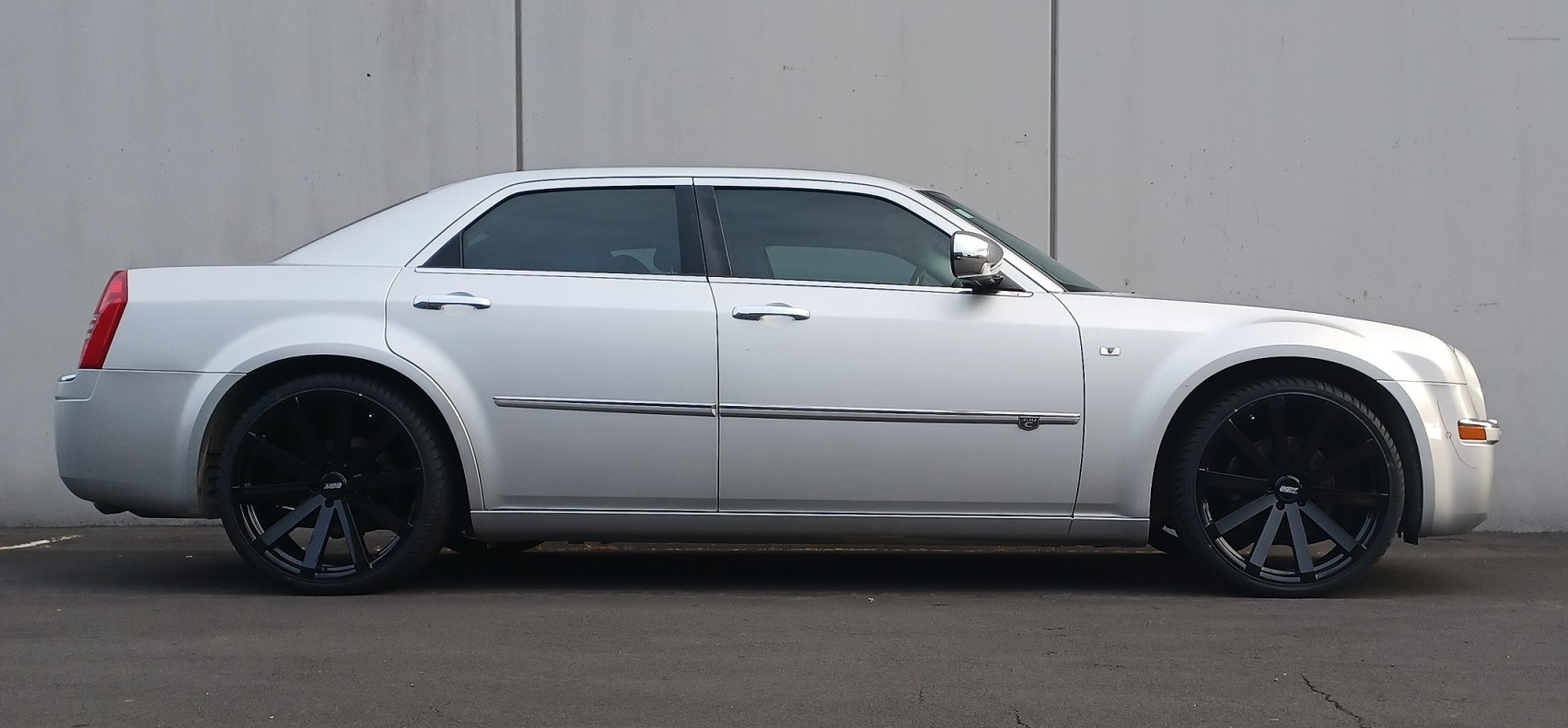 Chrysler 300C on BGW VM12