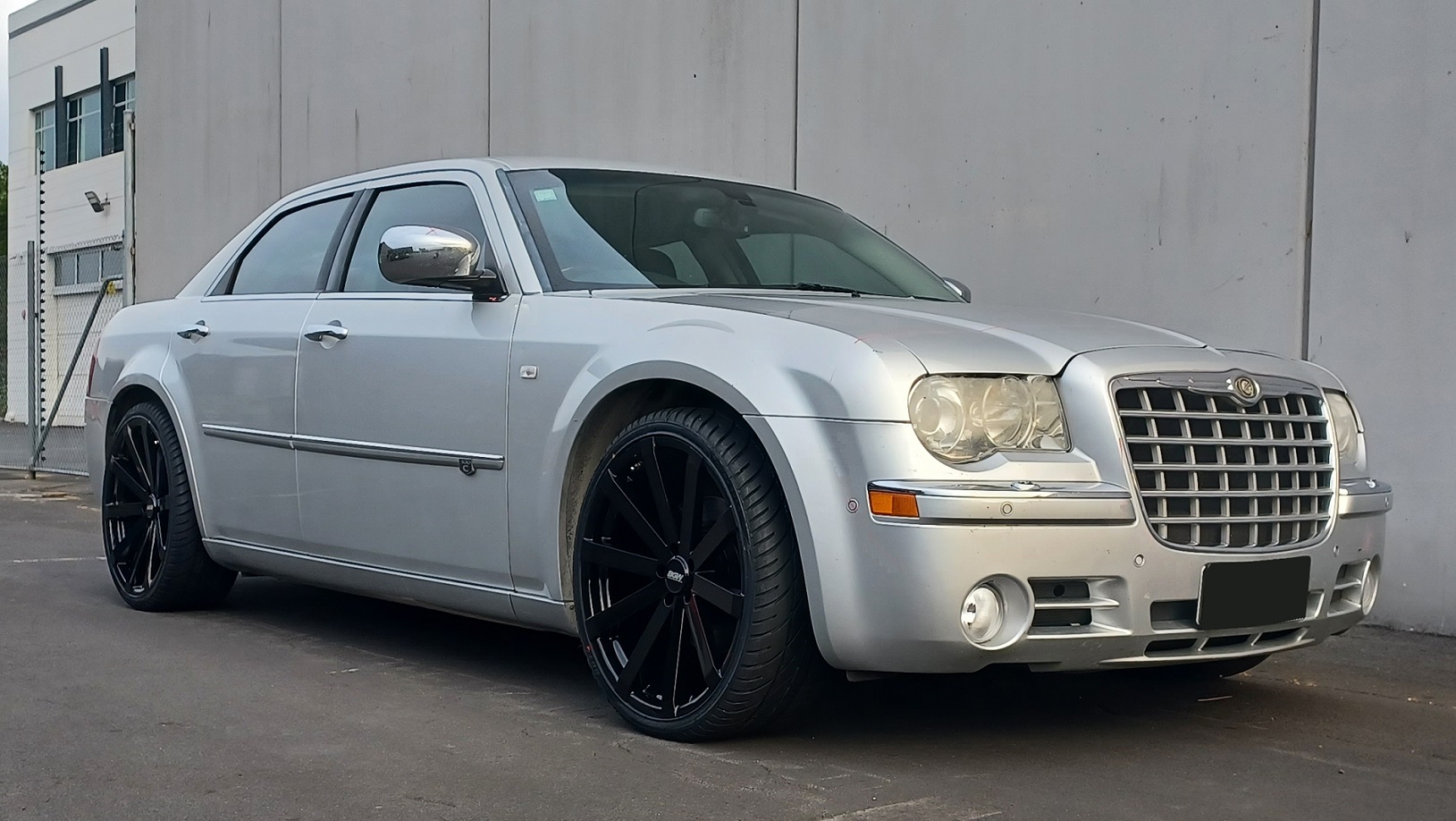 Chrysler 300C on BGW VM12