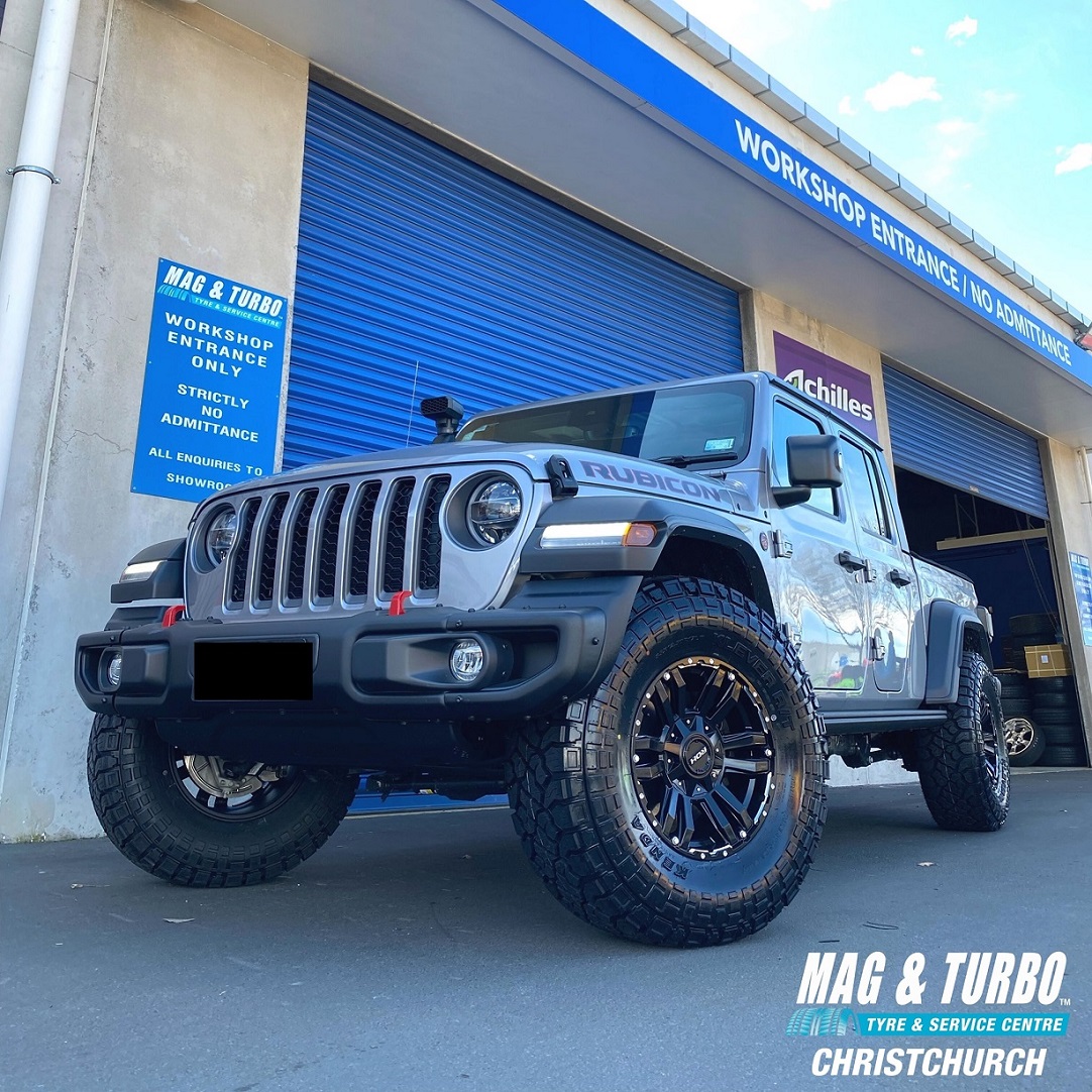 Jeep Gladiator on 17 inch ROH Vapour