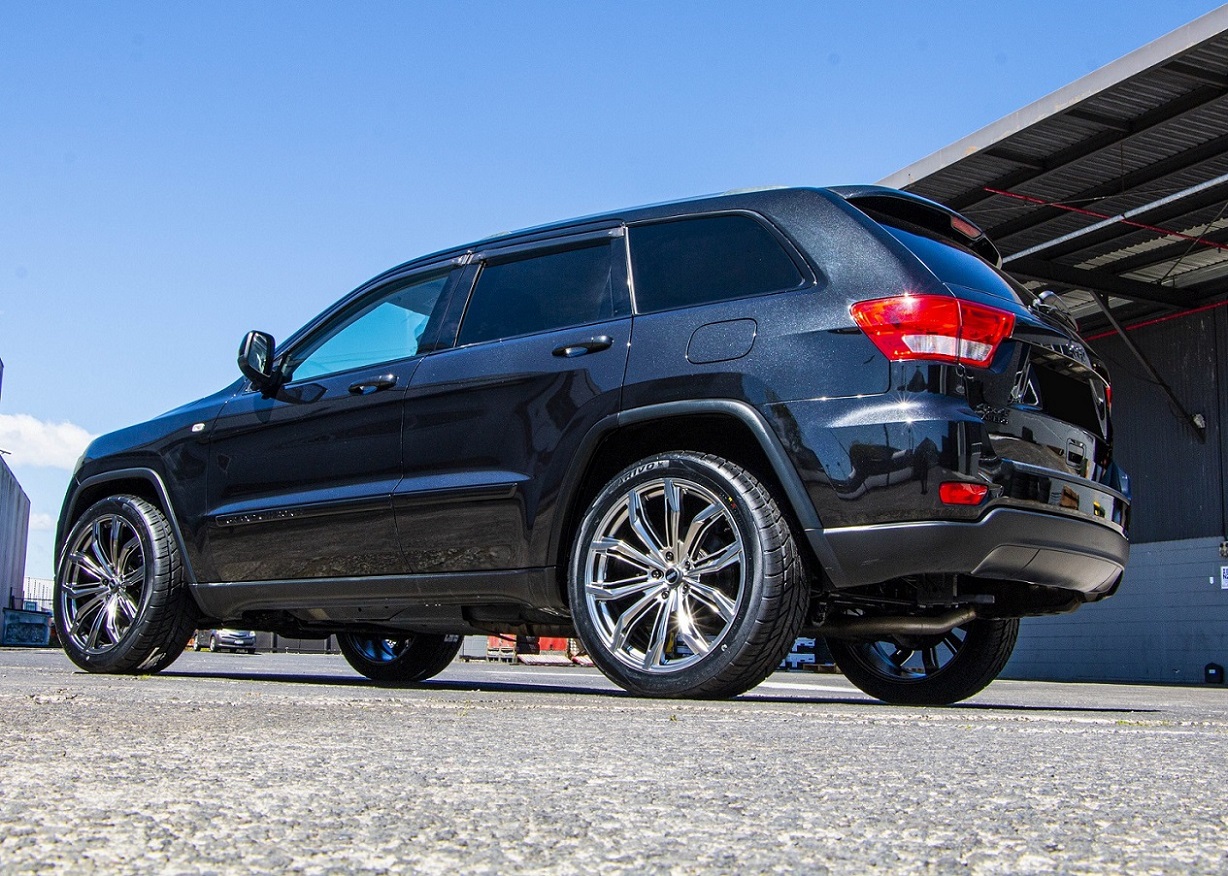 Jeep Grand Cherokee on BGW Black Widow