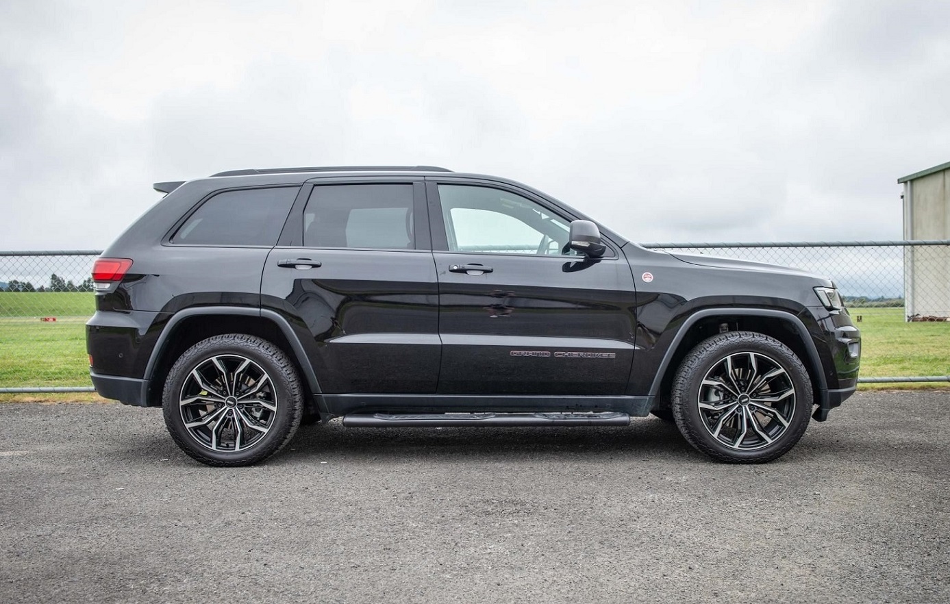 Jeep Grand Cherokee Trailhawk on BGW Black Widow
