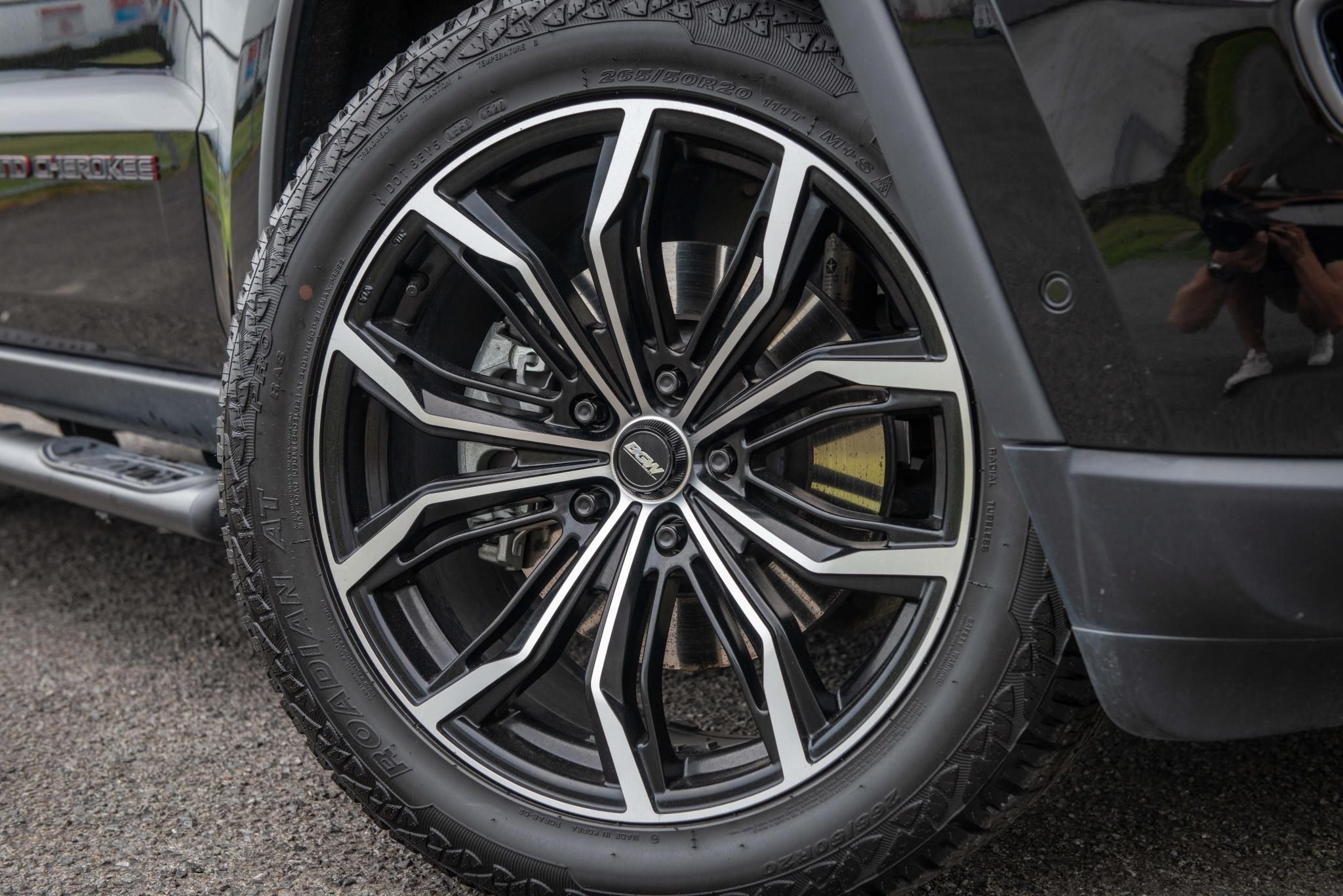 Jeep Grand Cherokee Trailhawk on BGW Black Widow