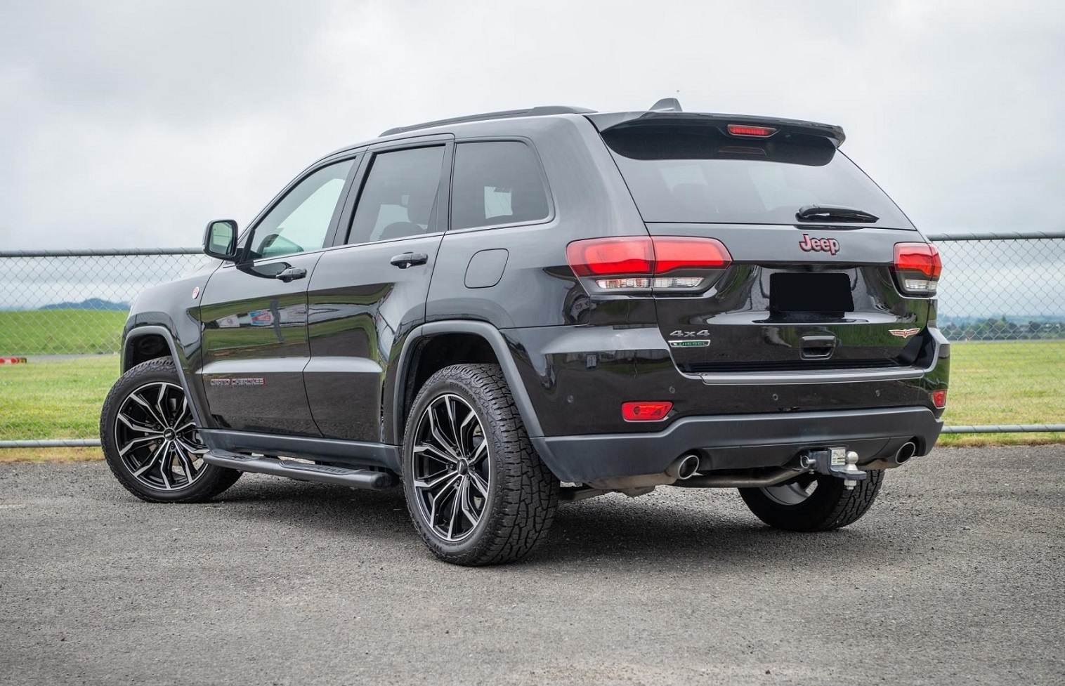 Jeep Grand Cherokee Trailhawk on BGW Black Widow