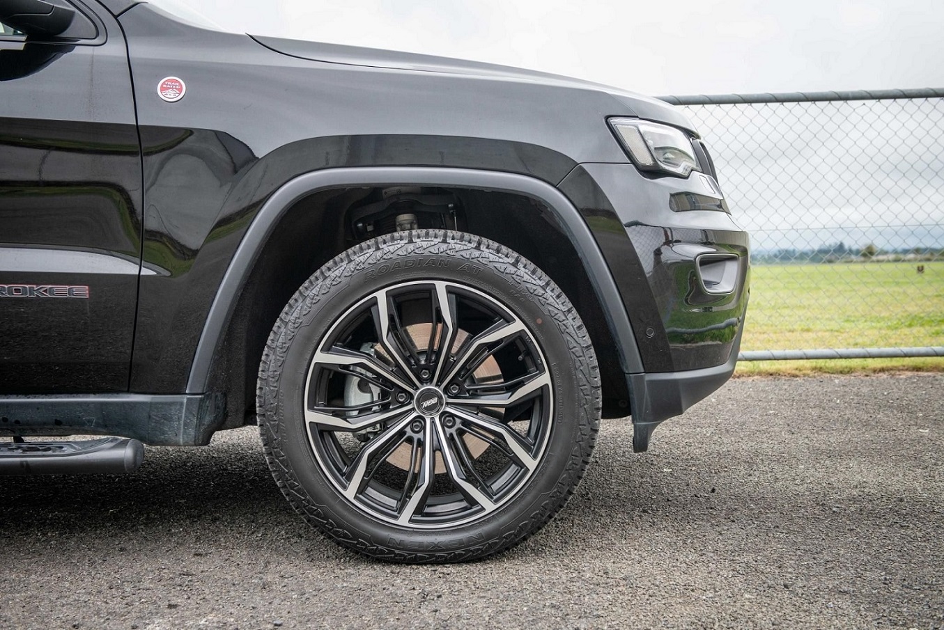 Jeep Grand Cherokee Trailhawk on BGW Black Widow