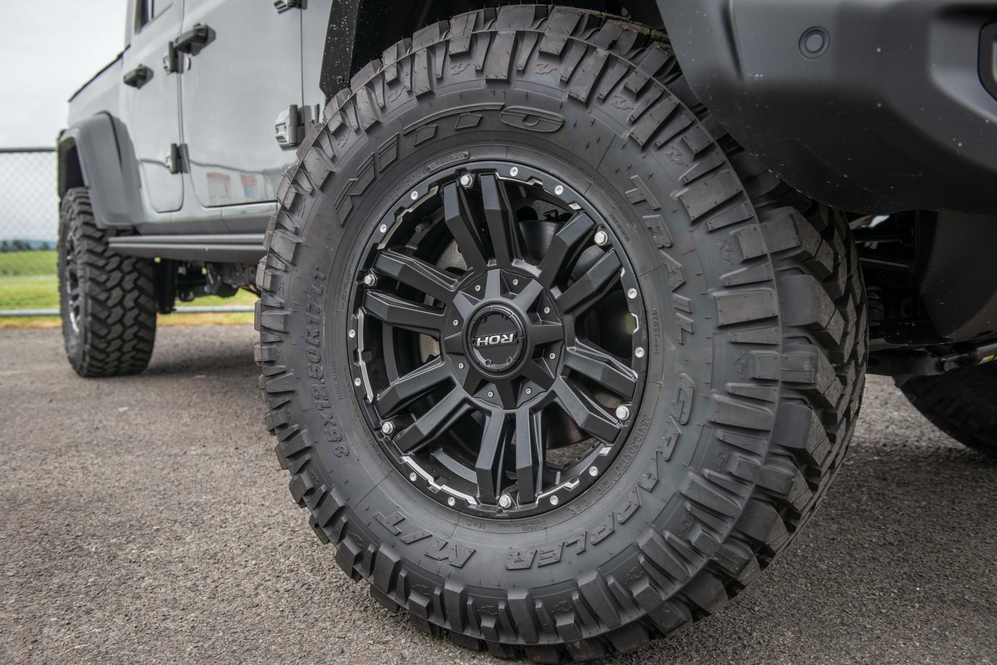 Jeep Gladiator on 17 inch ROH Vapour