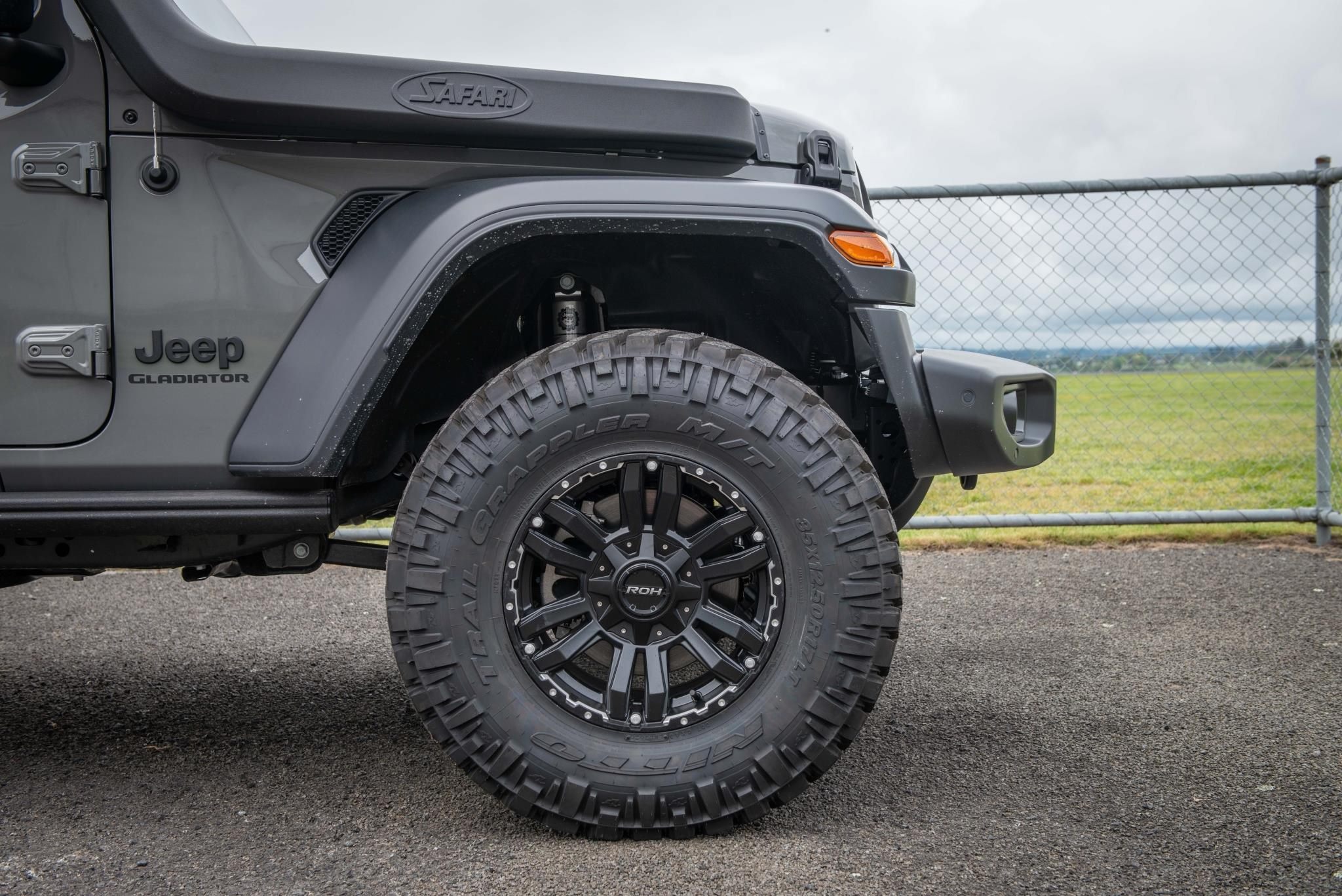 Jeep Gladiator on 17 inch ROH Vapour