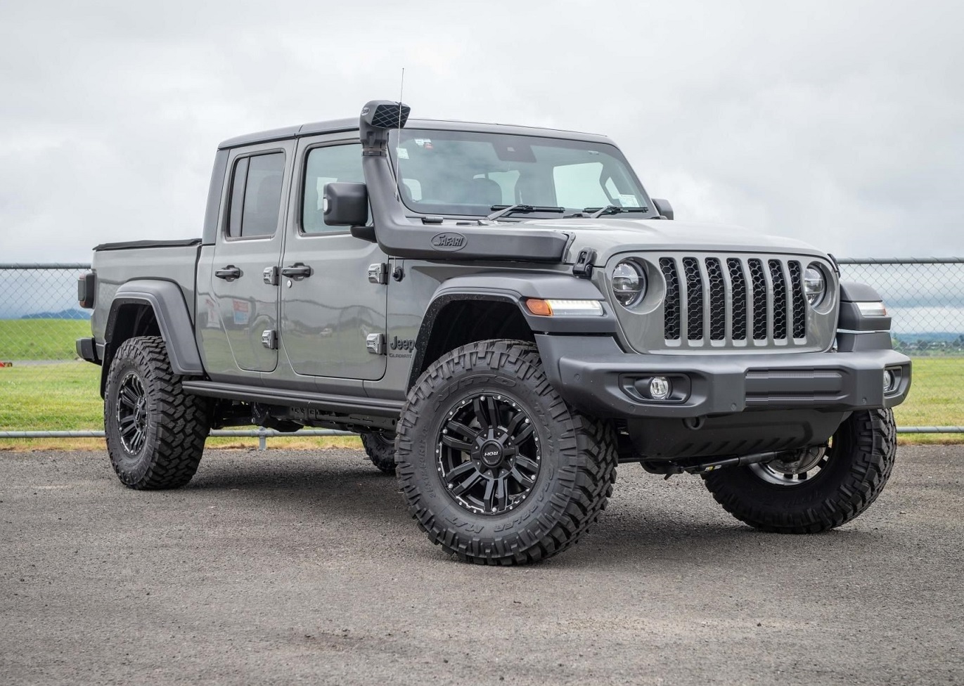 Jeep Gladiator on 17 inch ROH Vapour