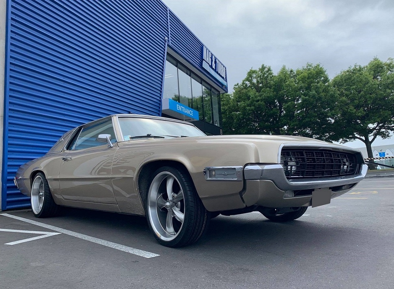 Ford Thunderbird (1968) on Ridler R695