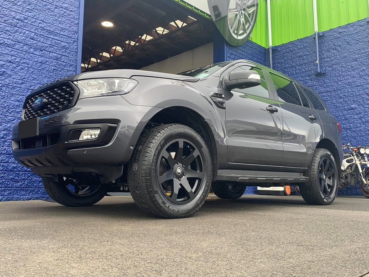 Ford Everest on Black Rhino Mozambique