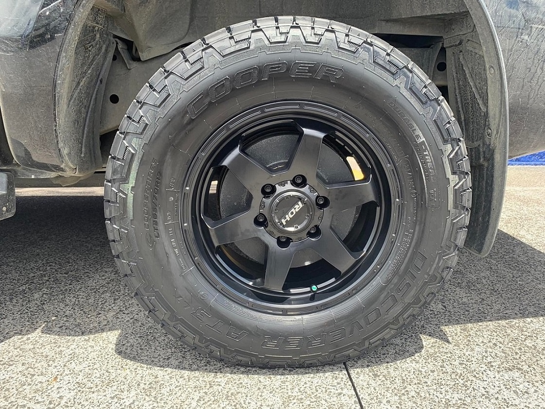 Ford Ranger on 17 inch ROH Torque