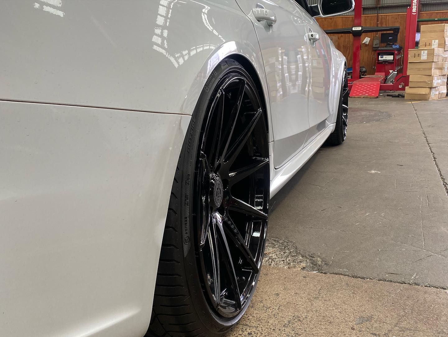 Audi RS4 on 20x10.5 Covert CV2
