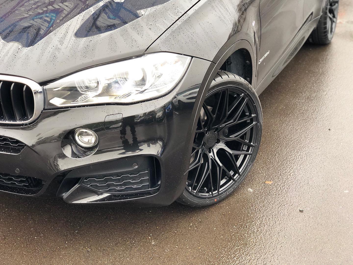 BMW X6 (2017) on Staggered 22 inch Covert CV1