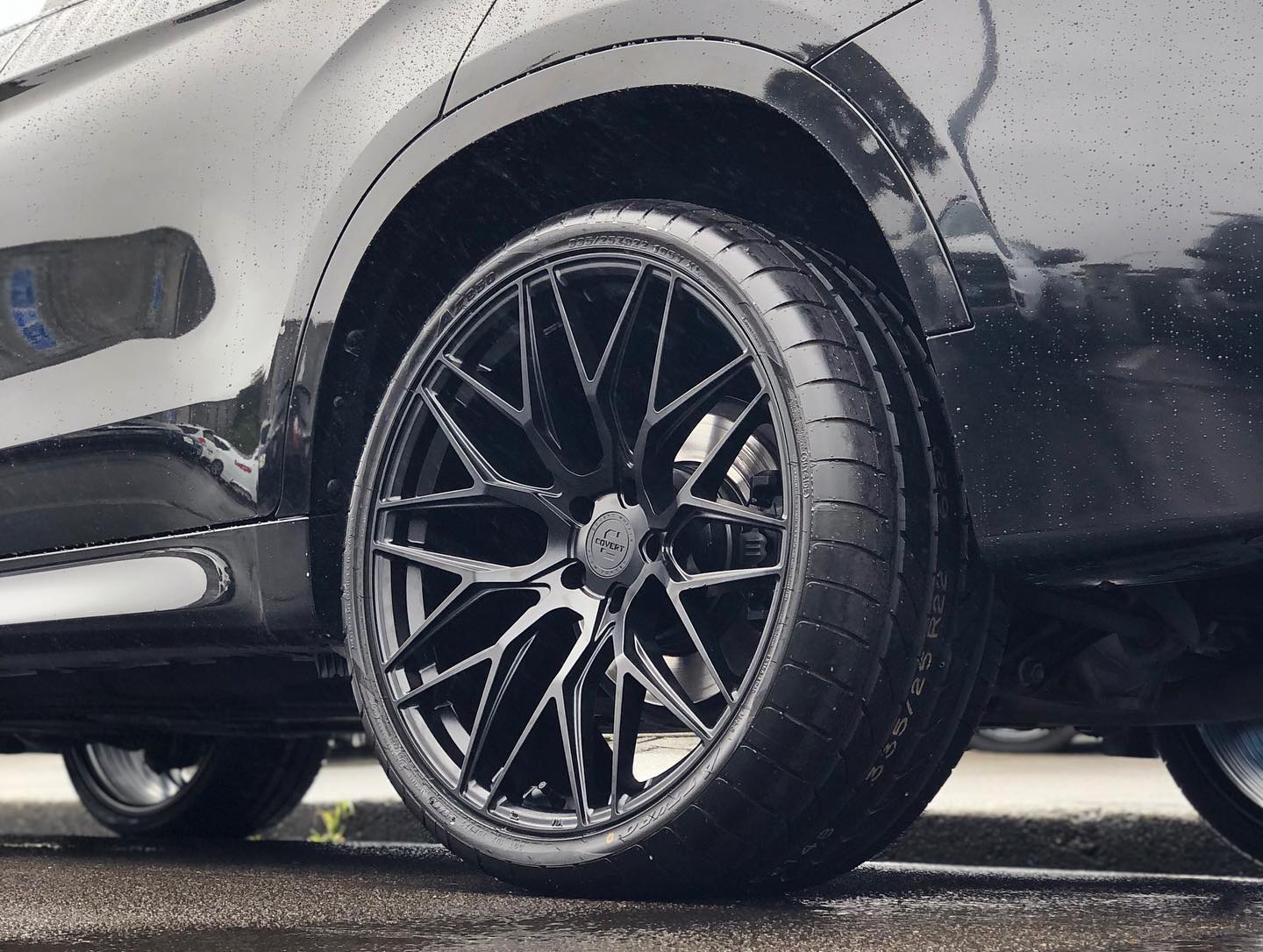 BMW X6 (2017) on Staggered 22 inch Covert CV1