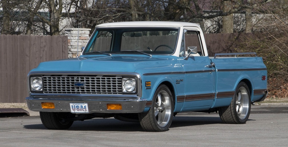 Chevrolet C10 on 20" Staggered Ridler R695