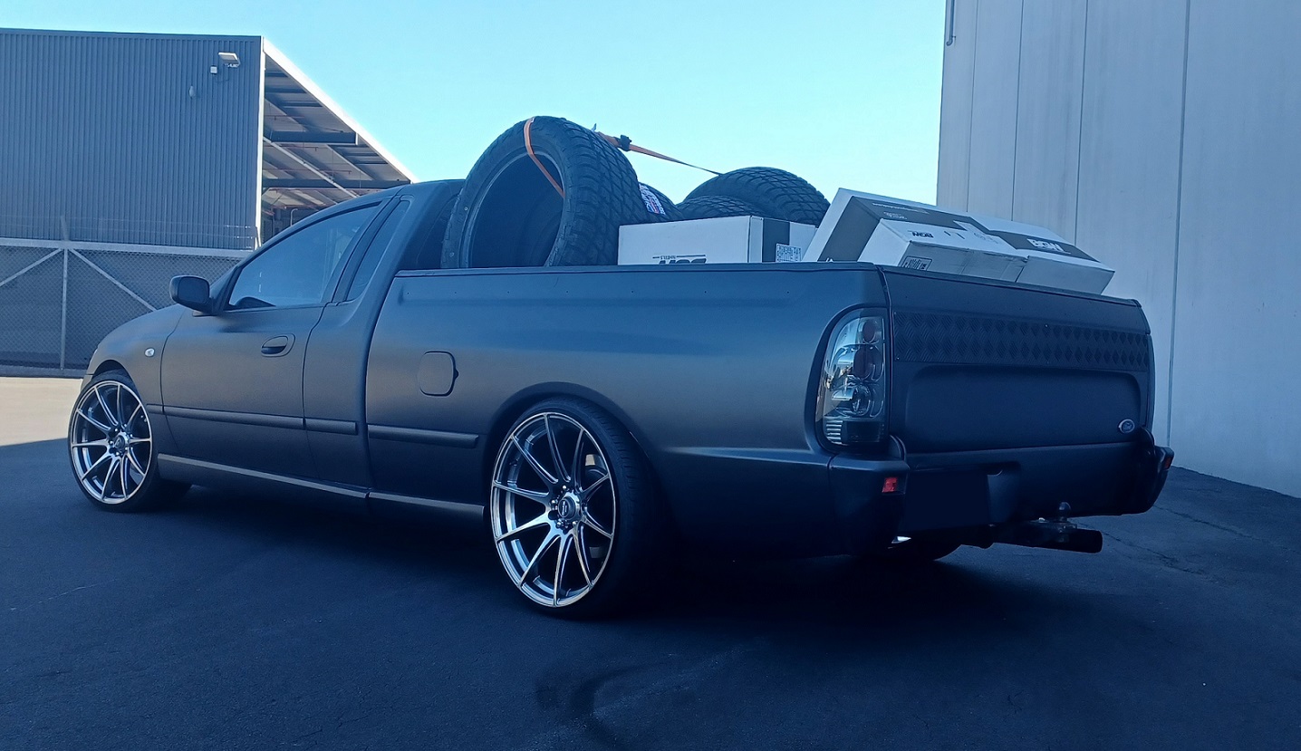 Ford Falcon ute on BGW Circuit
