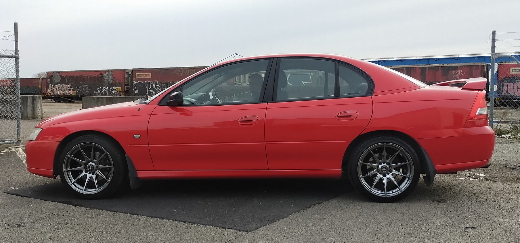 Holden Commodore VZ (2006) on 18 inch BGW Circuit