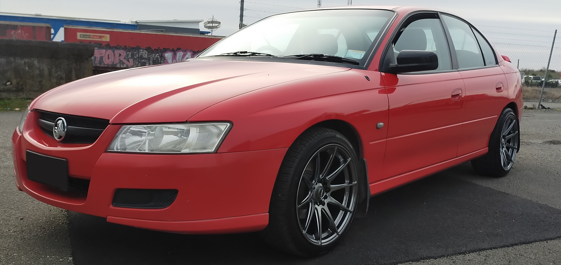 Holden Commodore VZ (2006) on 18 inch BGW Circuit
