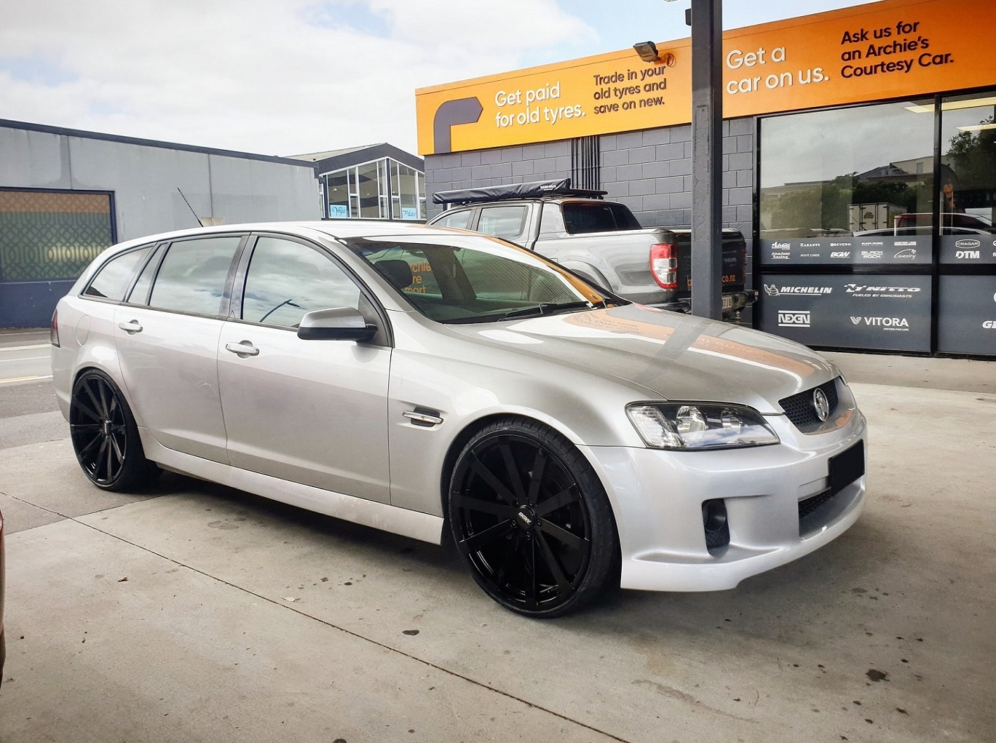 Holden Commodore VE on 22 inch BGW VM12