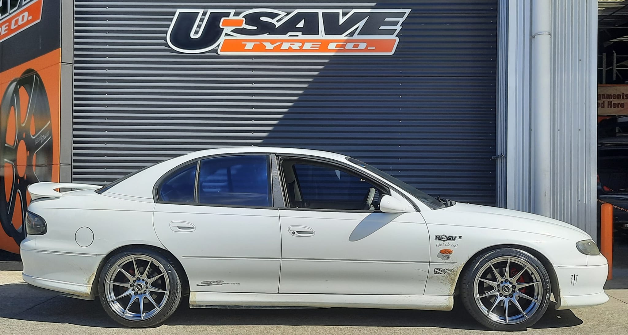 Holden Commodore VT on BGW Circuit