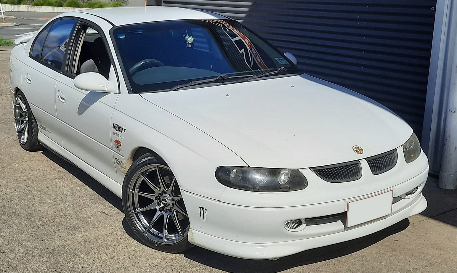 Holden Commodore VT on BGW Circuit