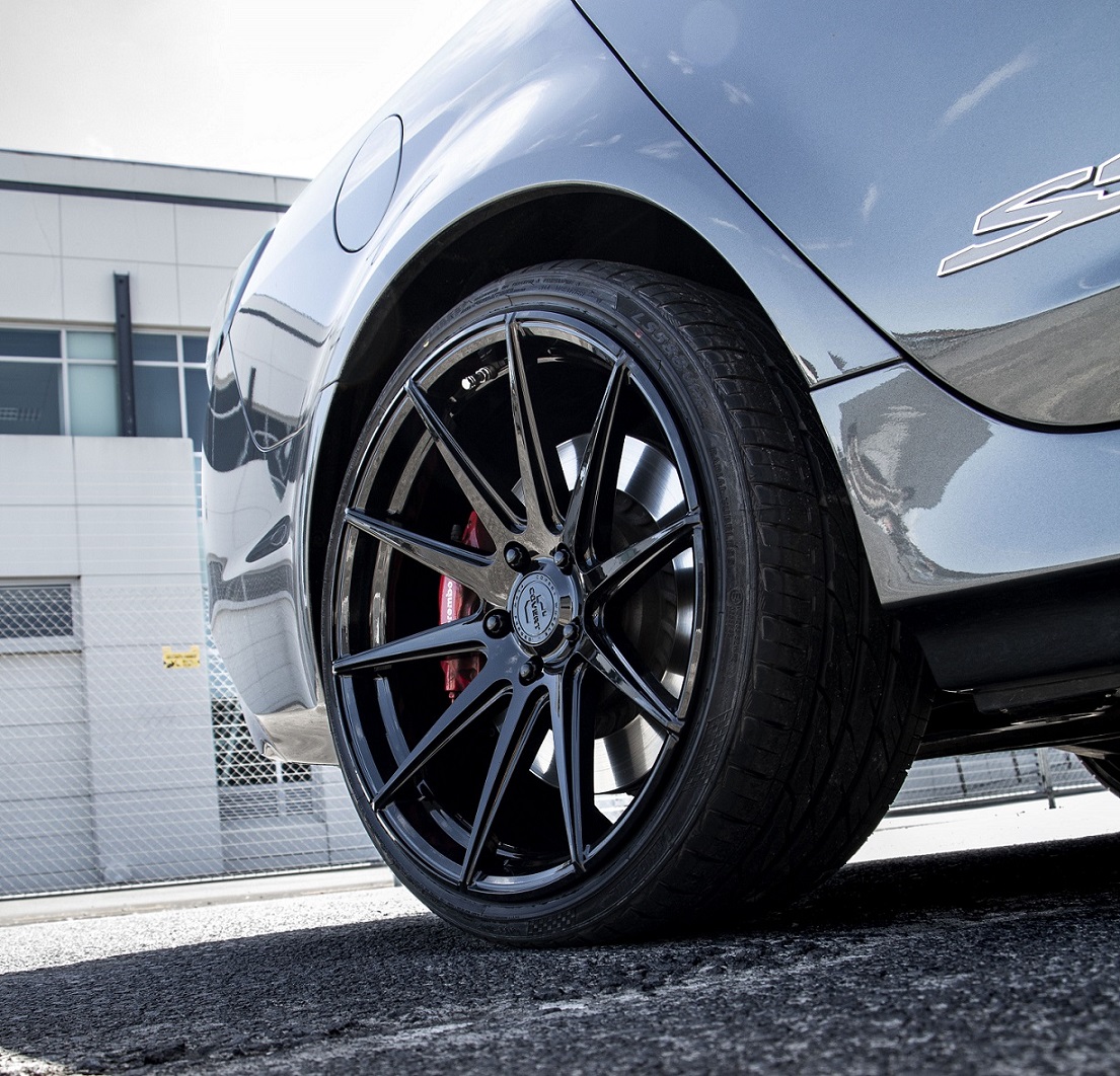 Holden Commodore VF on Covert CV2