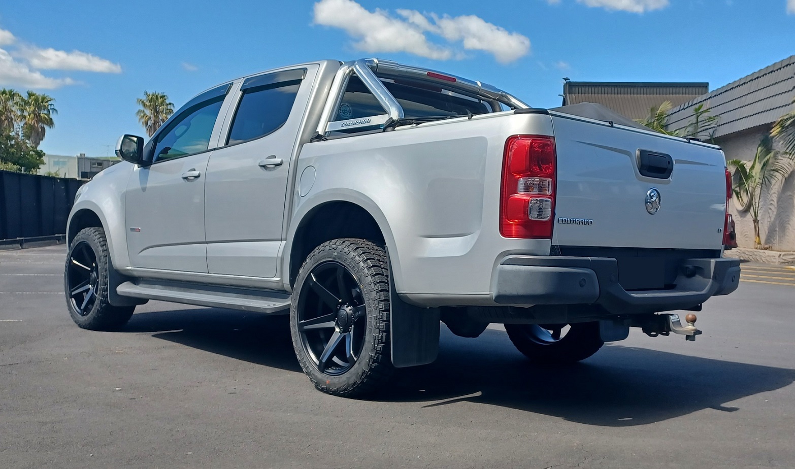 Holden Colorado on Covert RV2
