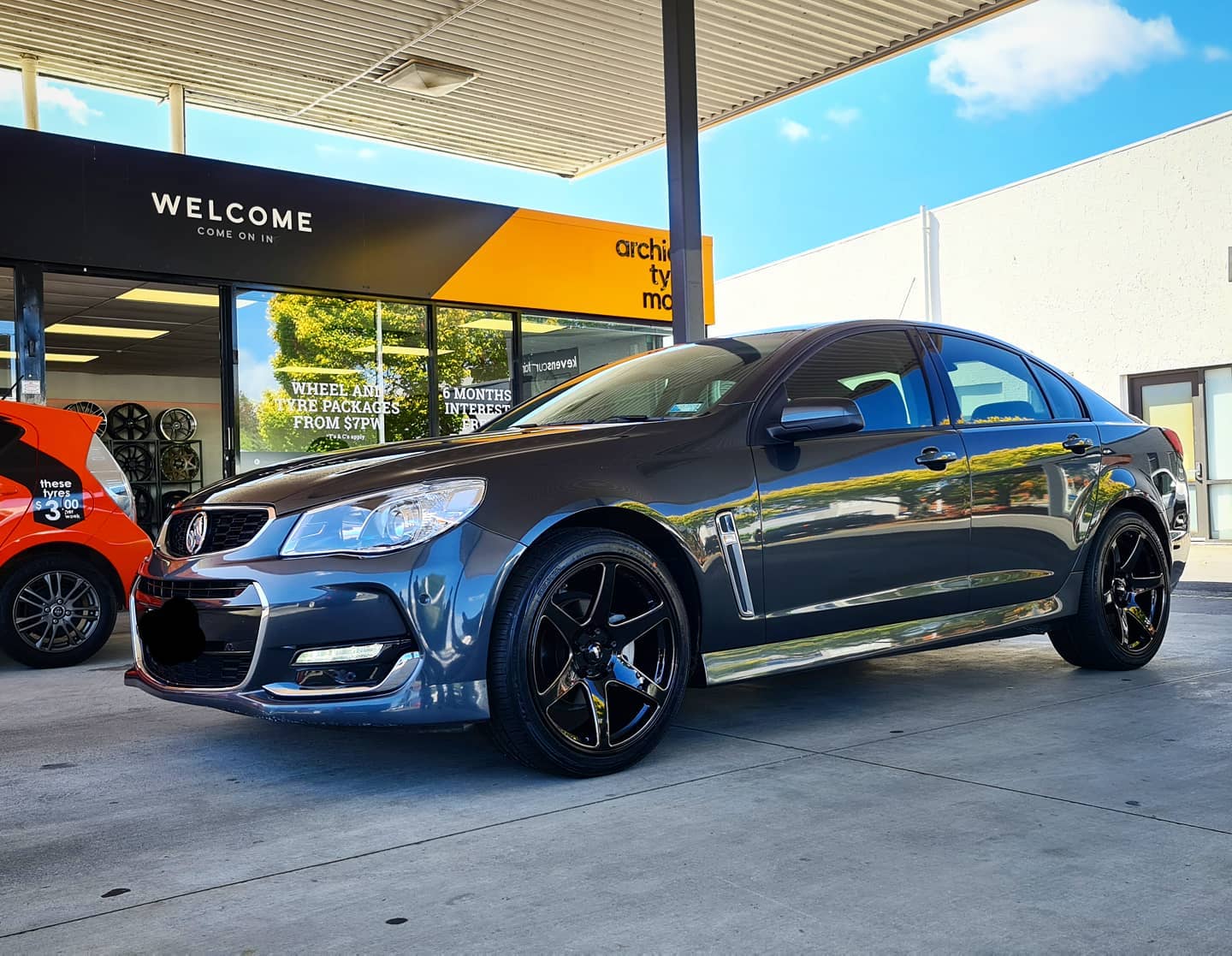 Holden Commodore VF2 on BGW Cartel