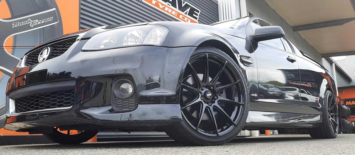 Holden Commodore VE on BGW Circuit