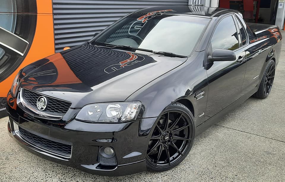 Holden Commodore VE on BGW Circuit