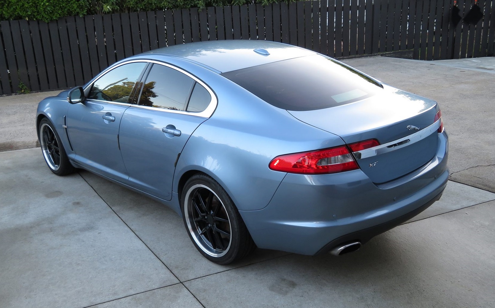 Jaguar XF (2008) on 20 inch Covert CV4