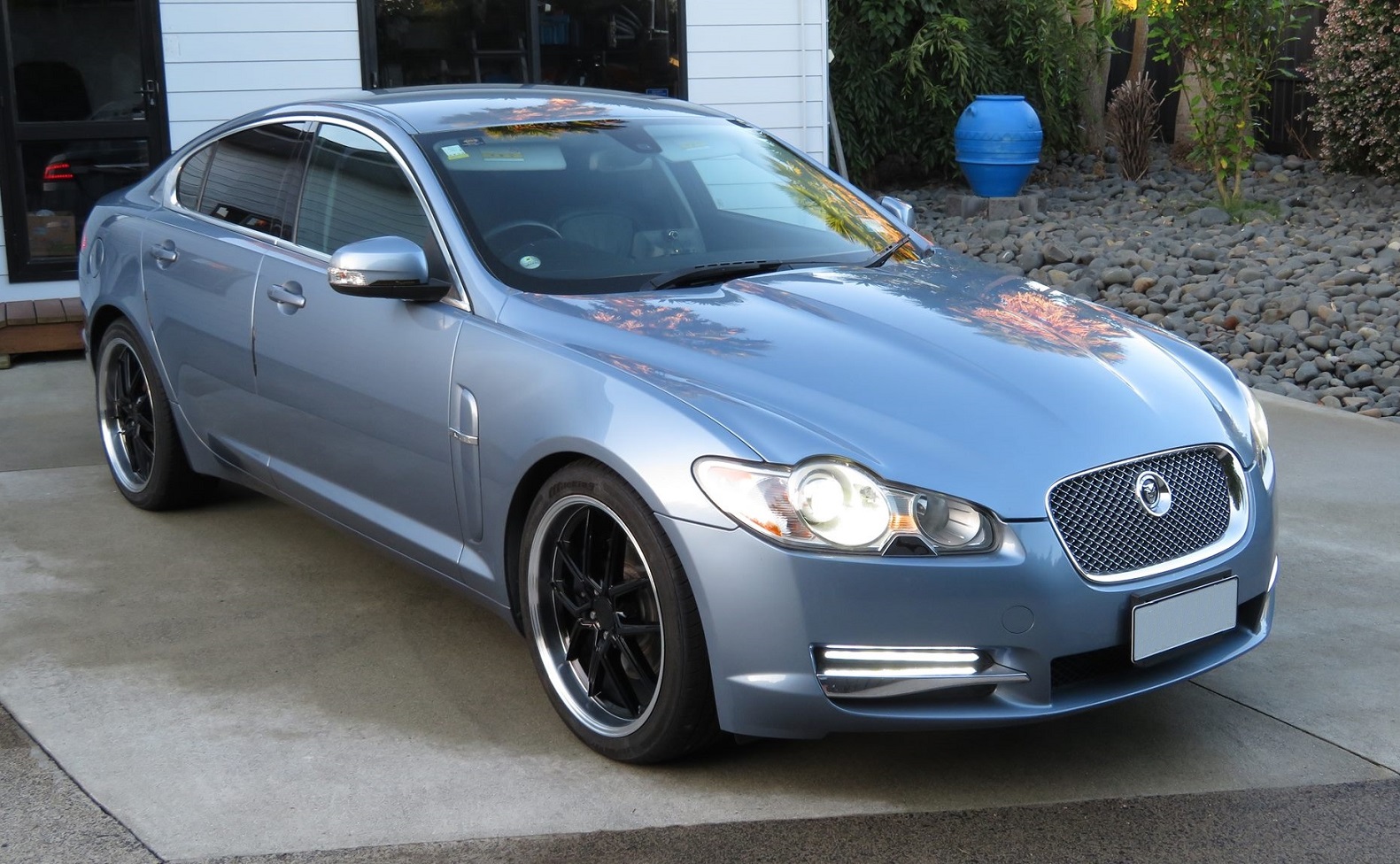 Jaguar XF (2008) on 20 inch Covert CV4