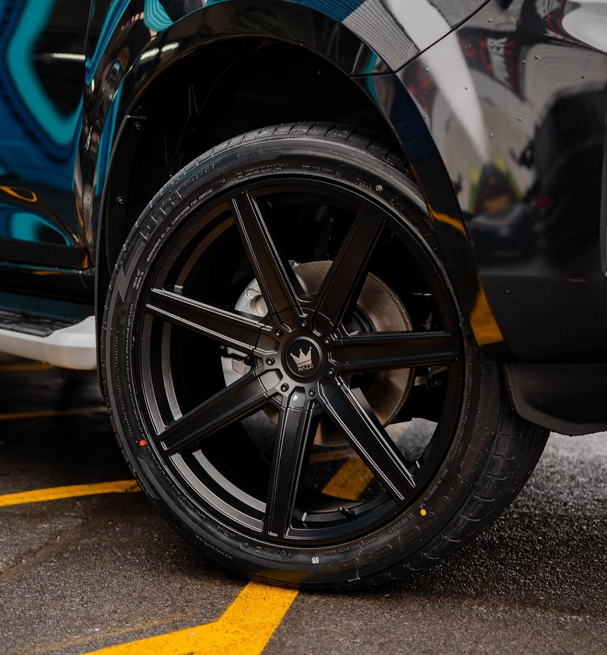 Isuzu D-Max on 22" Mazzi Laguna
