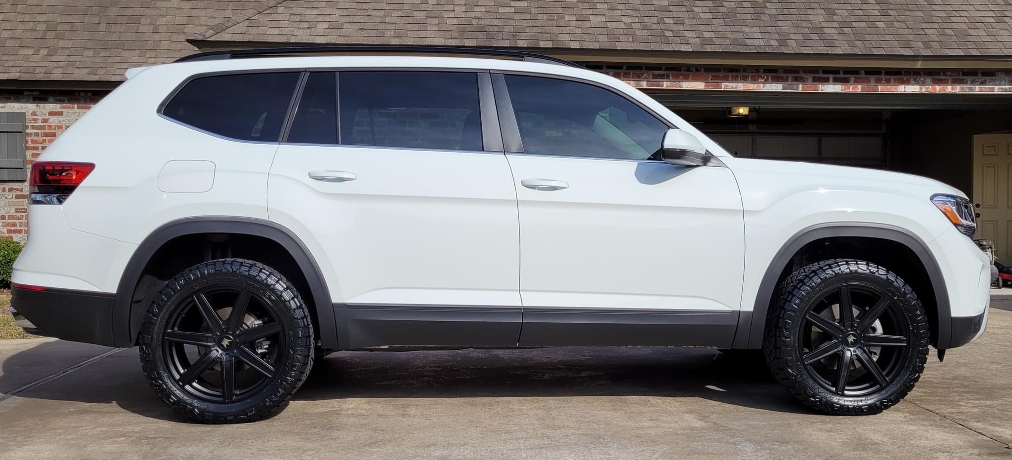 VW Atlas (2021) on 20" Mazzi Laguna