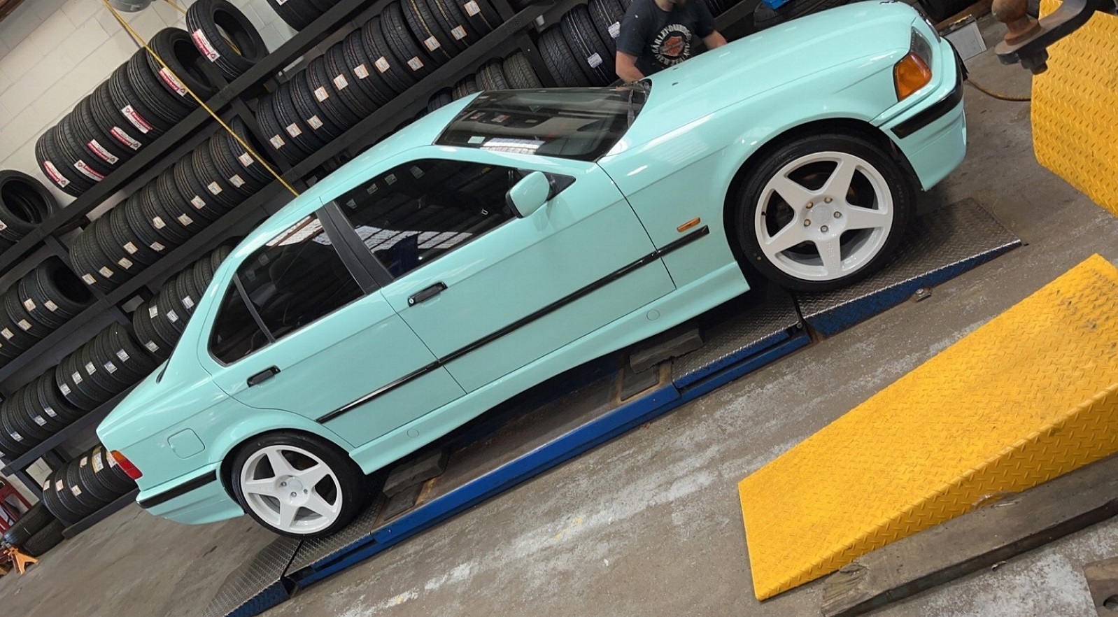 BMW 323i (1997) on BGW R5