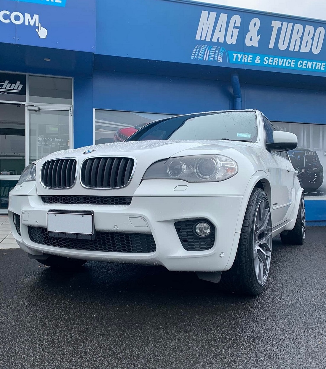 BMW X5 (2010) on 22x11 Covert CV1