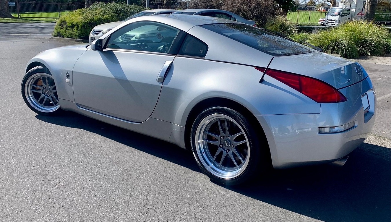Nissan 350z (2004) on BGW DC Emotion 5