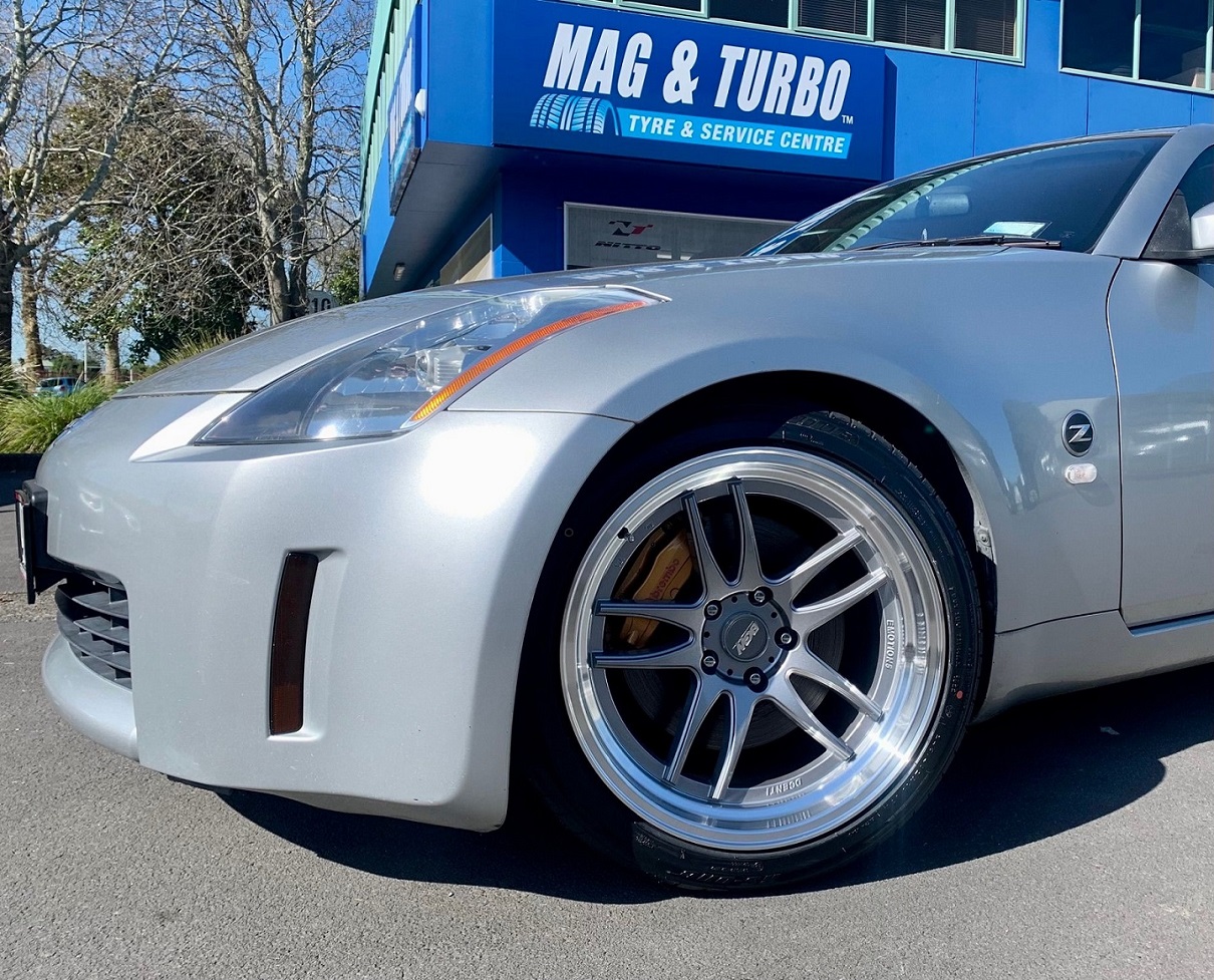 Nissan 350z (2004) on BGW DC Emotion 5
